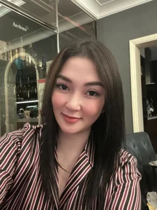 Like Mother Like Daughter: The Stunning 16-Year-Old Successor of Miss Vietnam Nguyen Thi Huyen - image 0