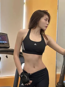 Miss Vietnam Ky Duyen Shows Off Her Stunning Tiny Waist and Fitness Routine - image 1