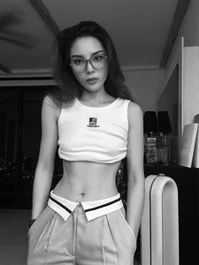 Miss Vietnam Ky Duyen Shows Off Her Stunning Tiny Waist and Fitness Routine - image 4
