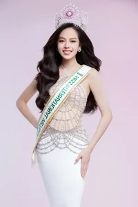 Miss Vietnam Thanh Thuy Celebrates Her 22nd Birthday Amid Intensive Preparations for Miss International 2024 - image 6