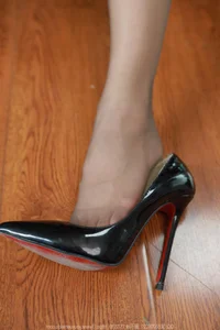 Elegant IESS Talent Showcase: A Gallery of Professional Style and Artistic Expression - image 3