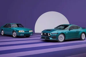 2025 Ford Mustang FX: A Modern Muscle Car Reimagined with Iconic 1980s Retro Styling and Performance - image 0