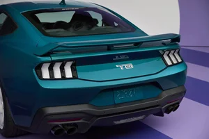 2025 Ford Mustang FX: A Modern Muscle Car Reimagined with Iconic 1980s Retro Styling and Performance - image 2
