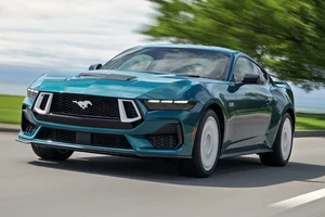 2025 Ford Mustang FX: A Modern Muscle Car Reimagined with Iconic 1980s Retro Styling and Performance - image 3