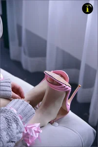 IESS Puhui Series Issue 035: Xingzi in Pink Strappy High Heels - image 5