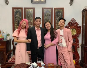 Quynh Anh Shyn Family Tet Fashion: A Stunning 7-Year Traditional Color-Themed Photoshoot Trend - image 0
