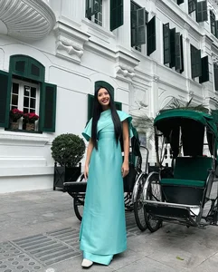 Quynh Anh Shyn Family Tet Fashion: A Stunning 7-Year Traditional Color-Themed Photoshoot Trend - image 5