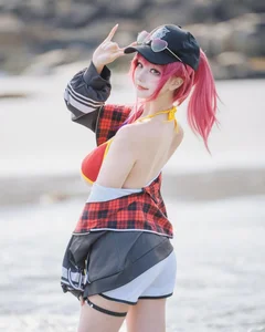 Rising Cosplay Star: Captivating Angelic Visuals and Stunning Costumes - image 2