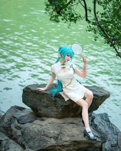 Rising Cosplay Star: Captivating Angelic Visuals and Stunning Costumes - image 5