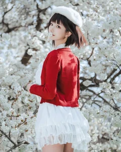 Rising Cosplay Star: Captivating Angelic Visuals and Stunning Costumes - image 0