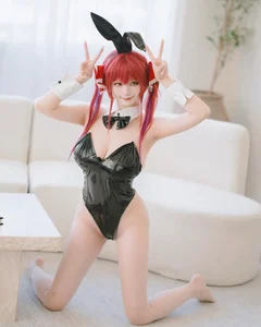 Rising Cosplay Star: Captivating Angelic Visuals and Stunning Costumes - image 6