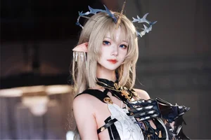 Rising Cosplay Star: Captivating Angelic Visuals and Stunning Costumes - image 1