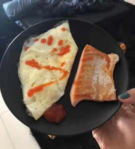 Miu Lê Jokes About Her Hilarious Burnt Fish Cooking Fail on Social Media - image 10