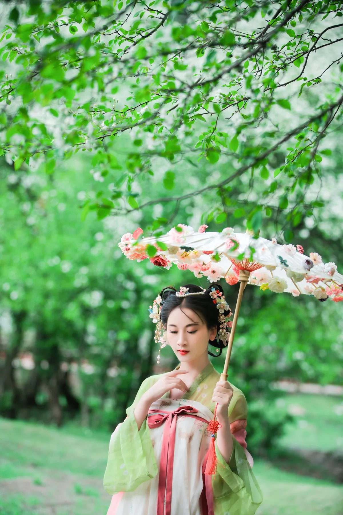 Elegant Visuals: YiTuYu Art Language Vol.4935 Featuring Xia Xia