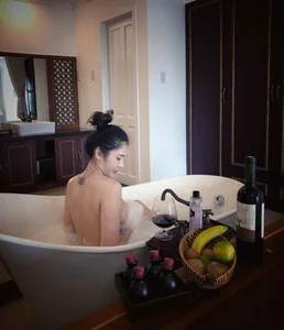 Stunning Gallery of Luong Hoang Bao Nhu: Elegance and Modern Style - image 0