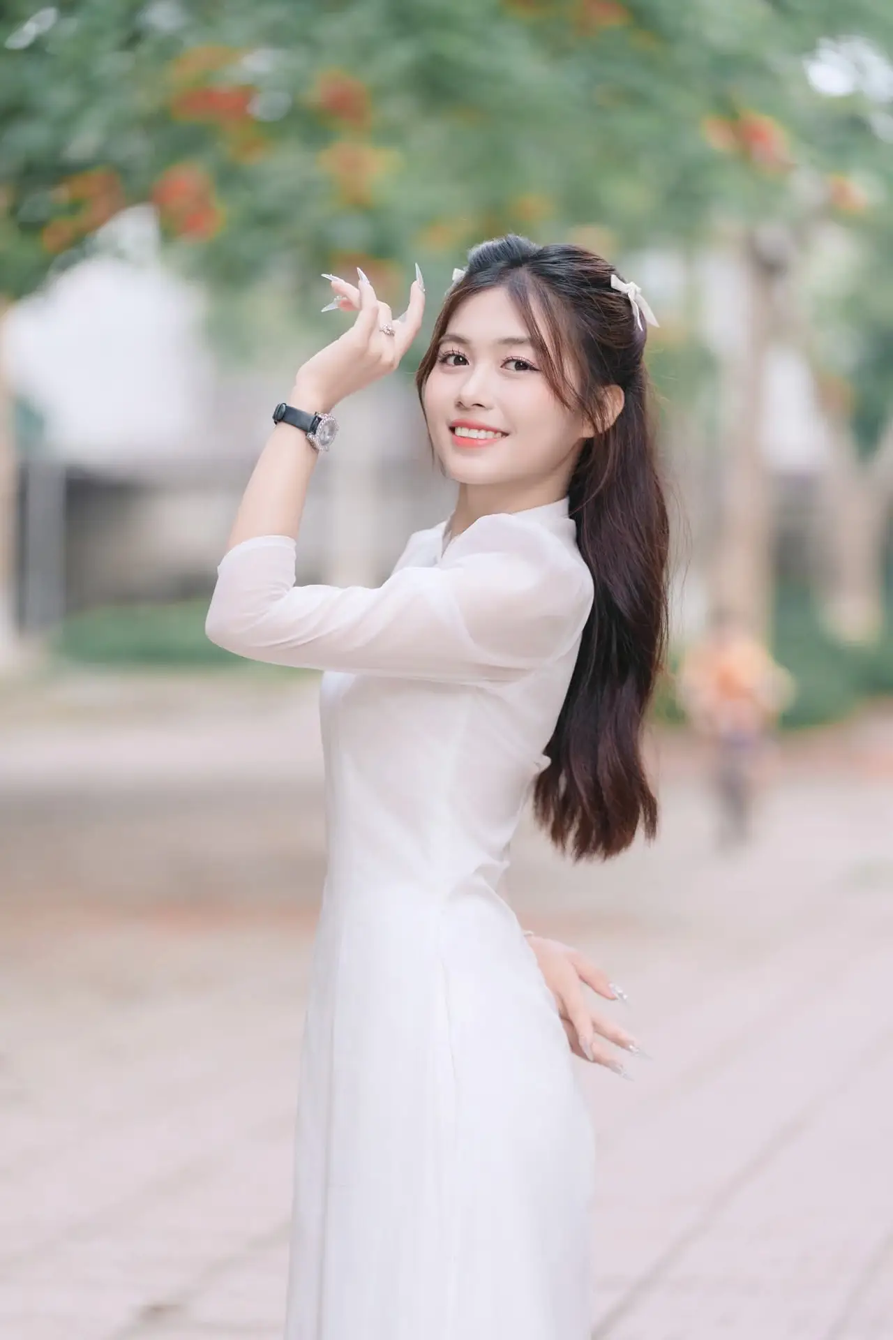 Discover the Elegant Beauty of a Vietnamese Young Woman in White Áo Dài 1000026883