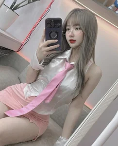 The Ultimate Glow-Up: How This Influencer Transformed Her Look - image 5