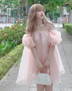 The Ultimate Glow-Up: How This Influencer Transformed Her Look - image 1