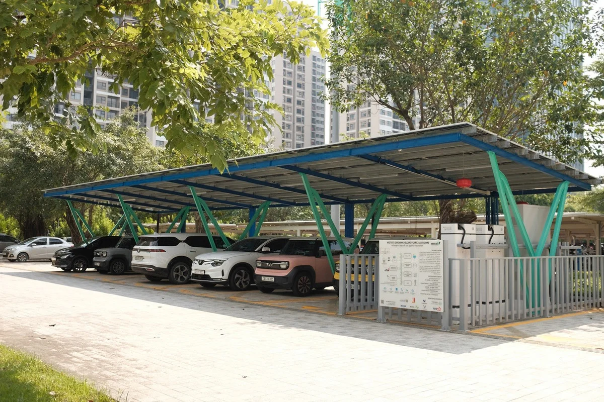 VinUni Lab Startup Develops Intelligent 'Brain' for EV Charging Network Coordination