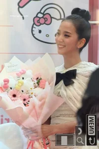 Jisoo BLACKPINK Redefines Barbiecore Aesthetic At The Exclusive Hello Kitty Pop-Up Event - image 6