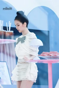 Jisoo BLACKPINK Redefines Barbiecore Aesthetic At The Exclusive Hello Kitty Pop-Up Event - image 5