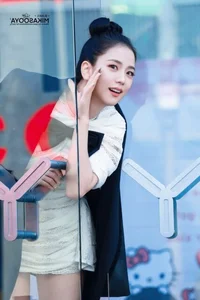 Jisoo BLACKPINK Redefines Barbiecore Aesthetic At The Exclusive Hello Kitty Pop-Up Event - image 8