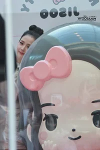 Jisoo BLACKPINK Redefines Barbiecore Aesthetic At The Exclusive Hello Kitty Pop-Up Event - image 10