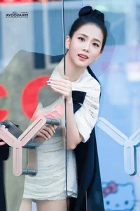 Jisoo BLACKPINK Redefines Barbiecore Aesthetic At The Exclusive Hello Kitty Pop-Up Event - image 3