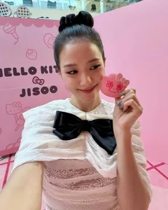 Jisoo BLACKPINK Redefines Barbiecore Aesthetic At The Exclusive Hello Kitty Pop-Up Event - image 12