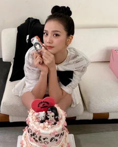 Jisoo BLACKPINK Redefines Barbiecore Aesthetic At The Exclusive Hello Kitty Pop-Up Event - image 9
