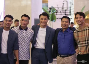 Star-Studded Wedding: Vietnam's Football Elite Celebrate Quang Hai's Big Day - image 10