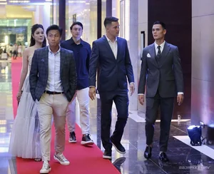 Star-Studded Wedding: Vietnam's Football Elite Celebrate Quang Hai's Big Day - image 1
