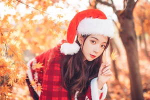 Stunning Christmas Girl Aesthetic Under Autumn Maple Leaves - YiTuYu Art Language Vol.9134 Featuring Xu Shi Qi Ma Portrait Photography Collection - image 5