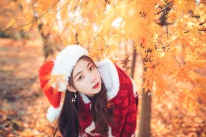 Stunning Christmas Girl Aesthetic Under Autumn Maple Leaves - YiTuYu Art Language Vol.9134 Featuring Xu Shi Qi Ma Portrait Photography Collection - image 1