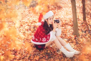 Stunning Christmas Girl Aesthetic Under Autumn Maple Leaves - YiTuYu Art Language Vol.9134 Featuring Xu Shi Qi Ma Portrait Photography Collection - image 0