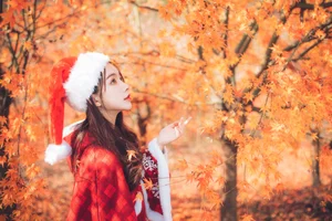 Stunning Christmas Girl Aesthetic Under Autumn Maple Leaves - YiTuYu Art Language Vol.9134 Featuring Xu Shi Qi Ma Portrait Photography Collection - image 8