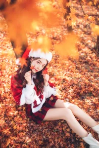 Stunning Christmas Girl Aesthetic Under Autumn Maple Leaves - YiTuYu Art Language Vol.9134 Featuring Xu Shi Qi Ma Portrait Photography Collection - image 9