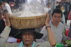 Vietnam’s Massive Charity Feast: 330 Tons of Food for Pilgrims - image 9