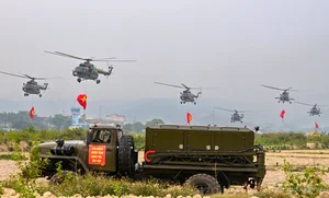 Spectacular Helicopter Display Honors the Dien Bien Phu Victory Anniversary - image 7