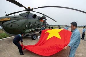 Spectacular Helicopter Display Honors the Dien Bien Phu Victory Anniversary - image 2