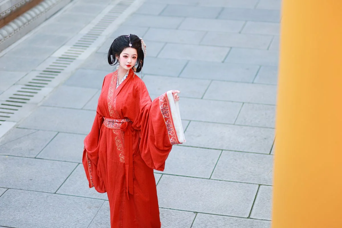 Creative Charisma: Bu Ke Ai De He He Miao in Vol.6053