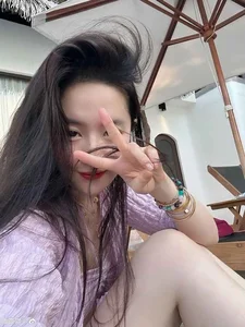 Liu Yifei Ageless Beauty: Chinese Actress Stuns Fans with Bare Face Photos - image 2