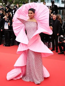 Dramatic Red Carpet Moments: Voluminous Gowns and Sensual Styles at Cannes - image 10