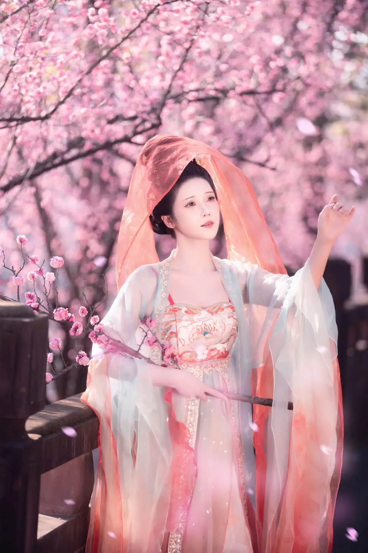 Bei Bei Mo's Grace: Hanfu Beauty Amidst Cherry Blossoms, YiTuYu Vol.8626