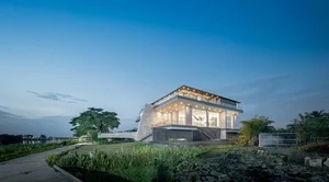 Modern Riverside Villa Design Perfect for Sunset Lovers and Luxury Living - image 2