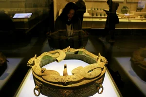 Uncovering Exquisite 2,500-Year-Old Artifacts from Ancient Tombs: Masterpieces That Defy Imitation - image 7