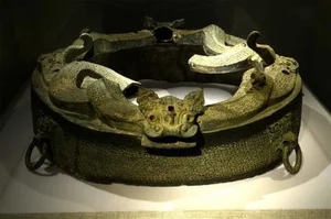 Uncovering Exquisite 2,500-Year-Old Artifacts from Ancient Tombs: Masterpieces That Defy Imitation - image 1
