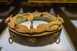 Uncovering Exquisite 2,500-Year-Old Artifacts from Ancient Tombs: Masterpieces That Defy Imitation - image 0