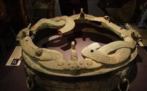 Uncovering Exquisite 2,500-Year-Old Artifacts from Ancient Tombs: Masterpieces That Defy Imitation - image 4