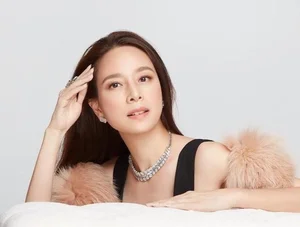 The Timeless Elegance of Madam Pang: A Look at the Thai Billionaire's Ageless Style - image 0